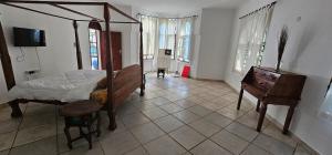 Spacious 2 Bdrm Swahili Apartment with Pool