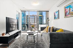 SouthBank SkyView L41 2B1B with Carpark, Pool, Gym, 24X7 Concierge, Security