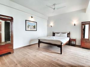 Luxury 3BHK Sea View Apartment with Pool Access & WiFi - Goa