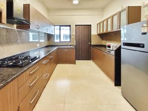 Luxury 3BHK Sea View Apartment with Pool Access & WiFi - Goa