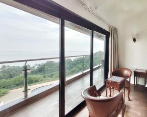 Luxury 3BHK Sea View Apartment with Pool Access & WiFi - Goa