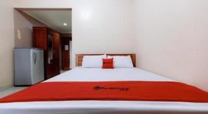 RedDoorz Syariah @ Delta Sari Aloha Waru