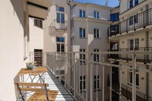 Apartment with the balcony - Augustiańska 1