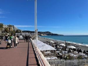 Grand studio lumineux, Nice !