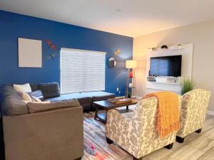 Mickeys Home 5 Bed Town-Home With Private Pool! townhouse