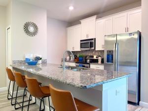 Mickeys Home 5 Bed Town-Home With Private Pool! townhouse
