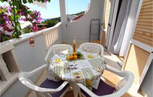 Nice Apartment In Zivogosce With Wifi