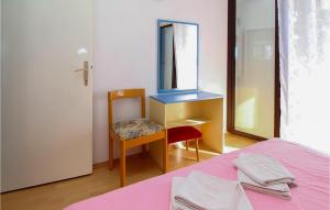 Nice Apartment In Zivogosce With Wifi