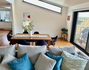 Rye Coastal Escape With Sweeping Views