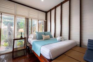 Vintage Beachfront Pool villa Huahin Kitchen&BBQ