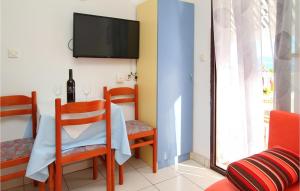 1 Bedroom Cozy Apartment In Zivogosce