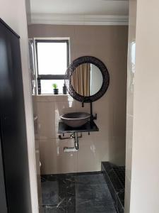 MorningMist Boutique 27 Dawie de Villiers Room 2