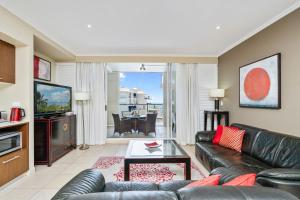 Coastal Escape - 2BR plus Pool and Spa by Custom Bnb Hosting