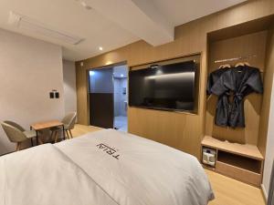 Tria Business & Boutique Hotel