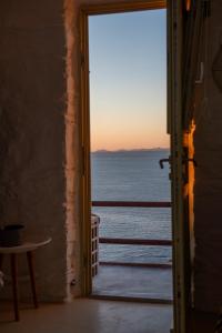 Off the beaten path! Poolside Studio