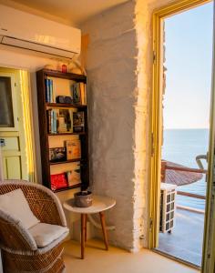 Off the beaten path! Poolside Studio