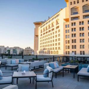 Le Shot tours Hotel