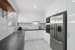 Kiama Beach Retreat - Big Yard & Movie Lounge