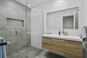 Kiama Beach Retreat - Big Yard & Movie Lounge