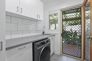 Kiama Beach Retreat - Big Yard & Movie Lounge