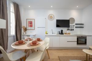 Chic Apartment Cannes Forville, 5 min Palais & Port