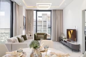 Vogue Vacation Homes, Dubai Hills The Pinnacle near Dubai Hills Mall and Park, One Bedroom Apartment with Large Balcony and City View, Access toAmenities