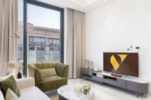 Vogue Vacation Homes, Dubai Hills The Pinnacle near Dubai Hills Mall and Park, One Bedroom Apartment with Large Balcony and City View, Access toAmenities