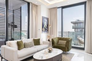 Vogue Vacation Homes, Dubai Hills The Pinnacle near Dubai Hills Mall and Park, One Bedroom Apartment with Large Balcony and City View, Access toAmenities