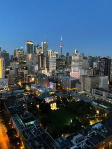 Deluxe Suites & Towers Downtown Toronto