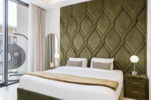 Vogue Vacation Homes, Dubai Hills The Pinnacle near Dubai Hills Mall and Park, One Bedroom Apartment with Large Balcony and City View, Access toAmenities