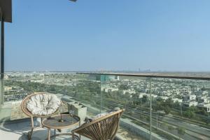Vogue Vacation Homes, Dubai Hills The Pinnacle near Dubai Hills Mall and Park, One Bedroom Apartment with Large Balcony and City View, Access toAmenities
