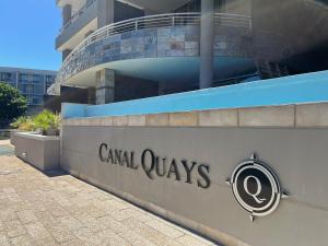 1BR Canal Apartment - V&A and CTICC a short walk away