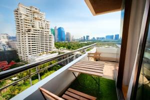 Cozy, Spacious 2-Bedder with City, Park View, Near Nana BTS