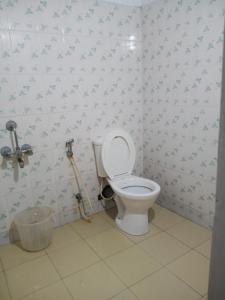 Johnsons Homestay With Pool & Ecohouseboat Near Town Beach