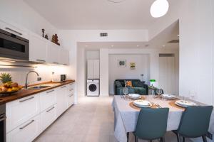 Vivi Milano B - Elegant & Bright 5-Bedroom Flexible Apartment Near Fair with Free Parking