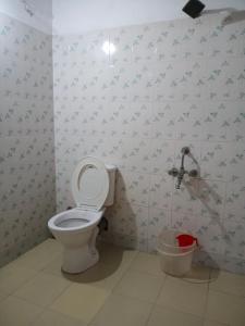 Johnsons Homestay With Pool & Ecohouseboat Near Town Beach