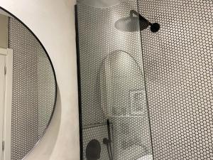 Charming Acropolis Flat with stunning shared Roof Terrace