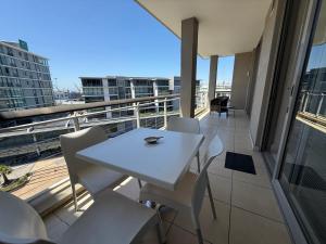 Canal Quays 707 Deluxe Suite - Near V&A & CTICC