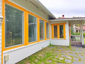 Cozy Summerhouse by the River