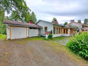 Cozy Summerhouse by the River