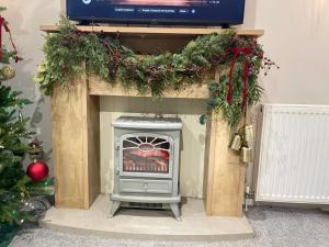 Lakeside Bliss with Fishing Peg and Hot Tub