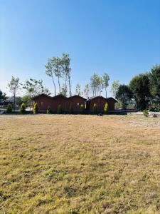 Maati- The Riverside Mud-house Stay