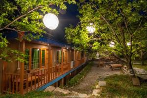Khwaabgaah-A Boutique Homestay & Cafe - Tirthan Valley