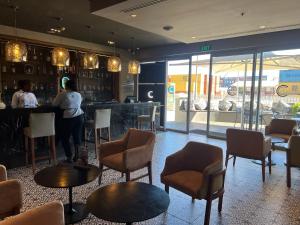 1BR Canal Apartment - V&A and CTICC a short walk away