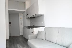 F007 - Fano, monolocale fronte mare in residence con piscina