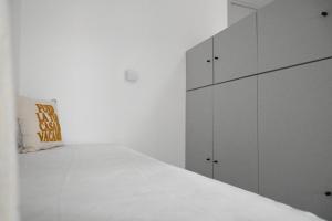 F007 - Fano, monolocale fronte mare in residence con piscina