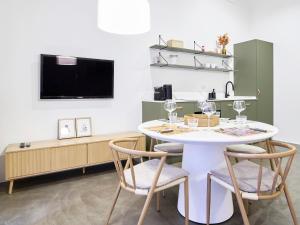 Design Apartment with Private Street Entrance