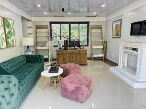 Catba Backpackers - Sea Vibe Pool Bar & Bungalow