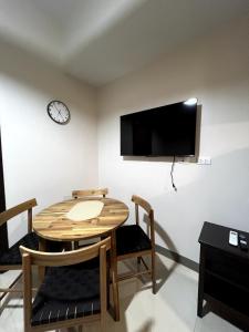 10L Luxe City Escape at Park Mckinley West