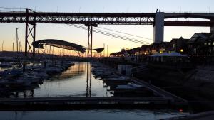 Feels apartment Lisbon - gardens and river